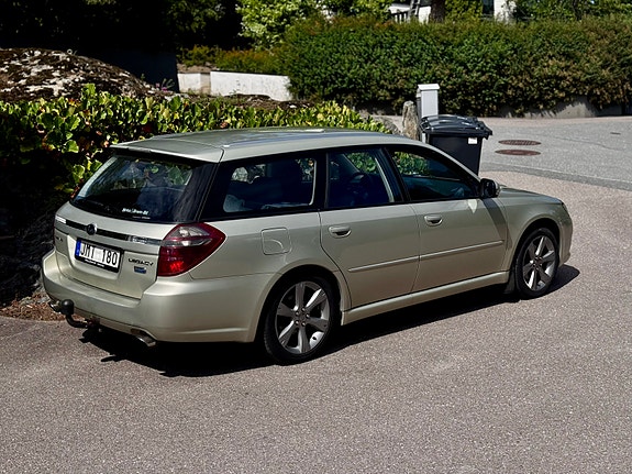 Subaru Legacy 2 of 10
