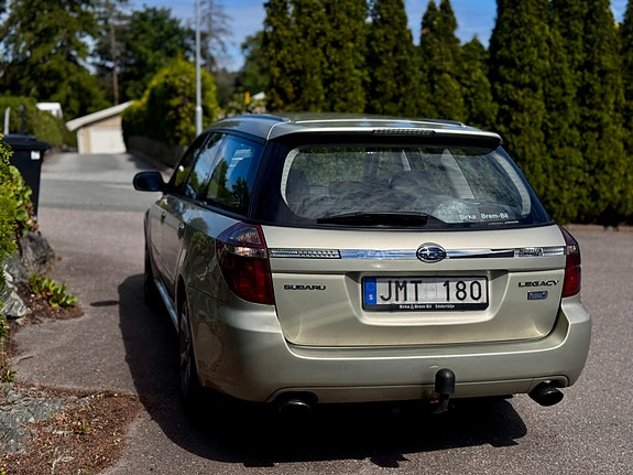 Subaru Legacy 3 of 10