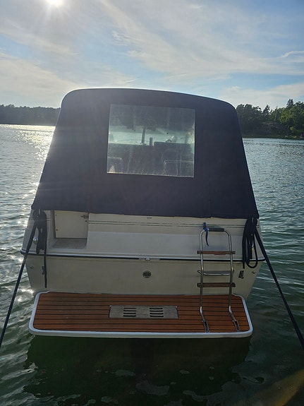 Sea Ray 230 Weekender 3 of 8