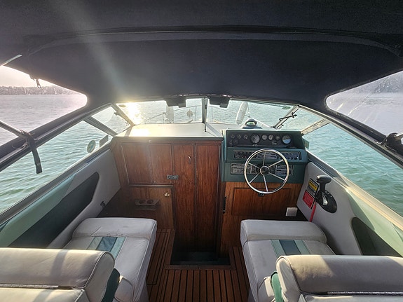 Sea Ray 230 Weekender 4 of 8