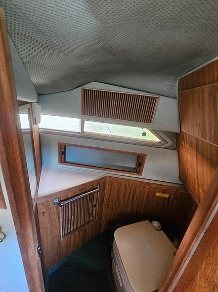 Sea Ray 230 Weekender 6 of 8