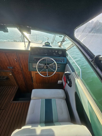 Sea Ray 230 Weekender 7 of 8