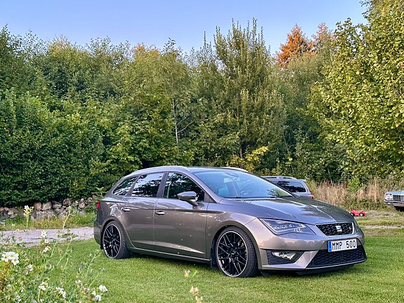 Seat Leon 2 of 4