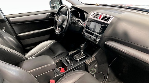 Subaru Legacy 3 of 9