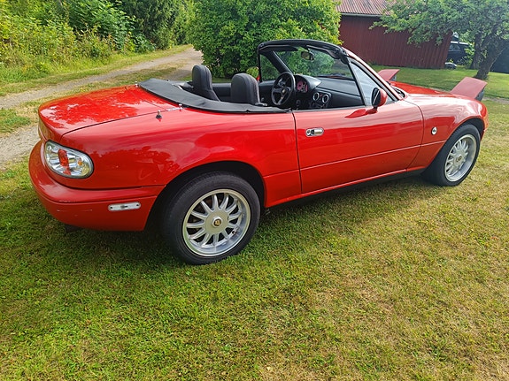 Mazda MX-5 4 of 5