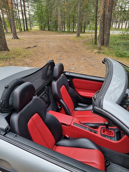 Mercedes-Benz SLK230 5 of 6