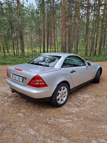 Mercedes-Benz SLK230 4 of 6