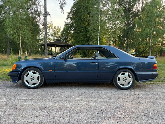 Mercedes-Benz 300 CE 7 of 10