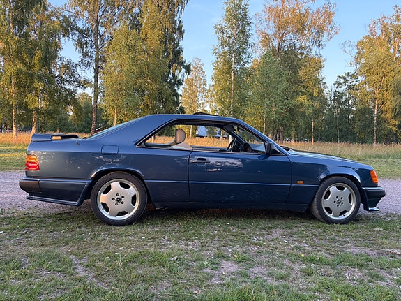 Mercedes-Benz 300 CE 8 of 10