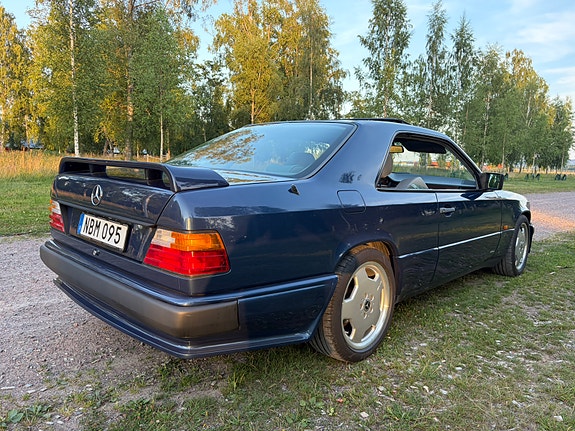 Mercedes-Benz 300 CE 3 of 10