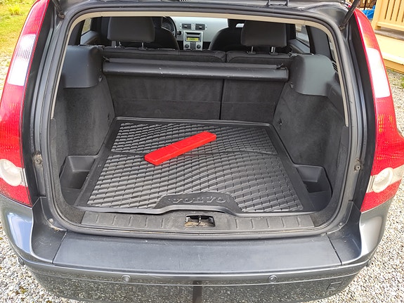 Volvo V50 4 of 5