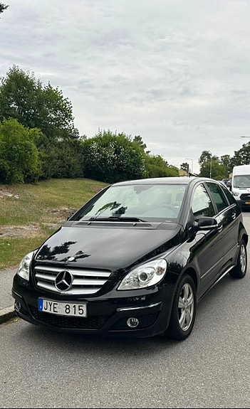 Mercedes-Benz B180 5 of 6