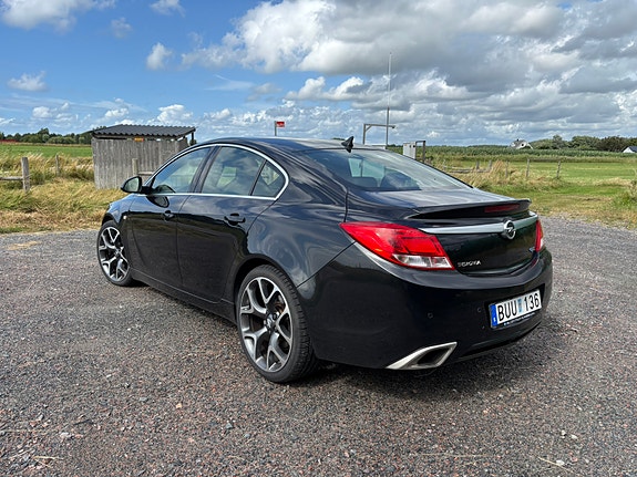 Opel Insignia 2 of 5