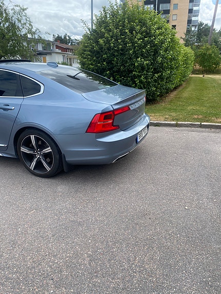 Volvo S90 2 of 5