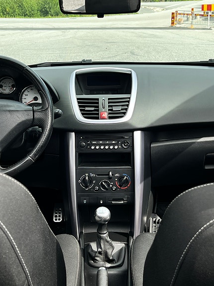 Peugeot 207 CC 10 of 16