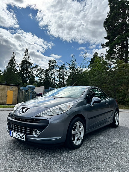 Peugeot 207 CC 14 of 16