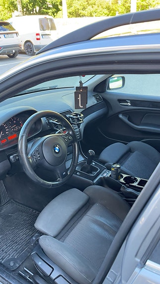 BMW 320i 4 of 10