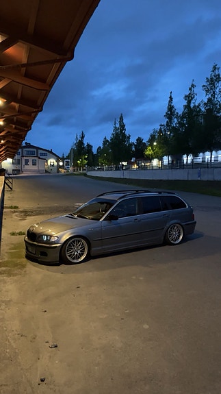 BMW 320i 9 of 10