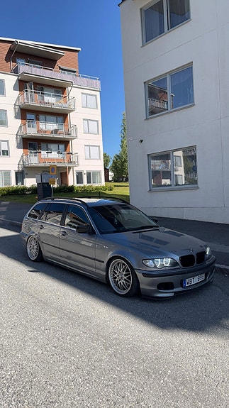 BMW 320i 3 of 8