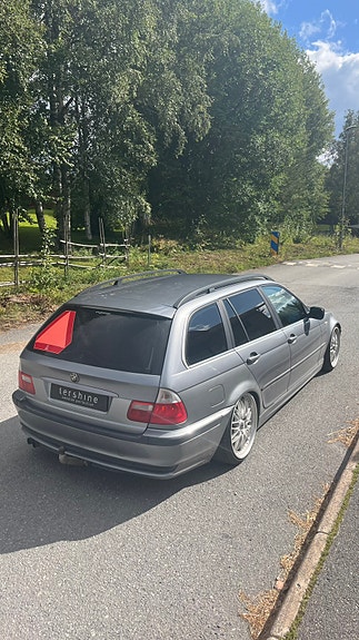 BMW 320i 2 of 10