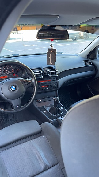 BMW 320i 5 of 8