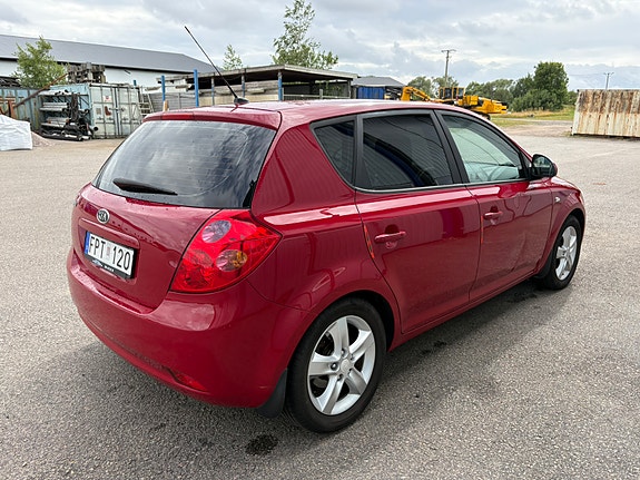 Kia Ceed 4 of 5