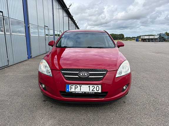 Kia Ceed 2 of 5
