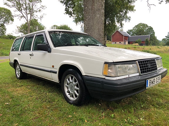 Volvo 740 2 of 5