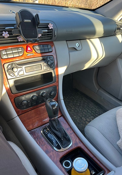 Mercedes-Benz C200 4 of 5