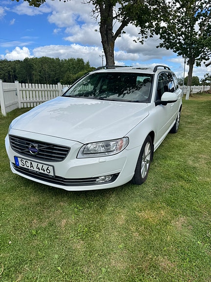 Volvo V70 2 of 5