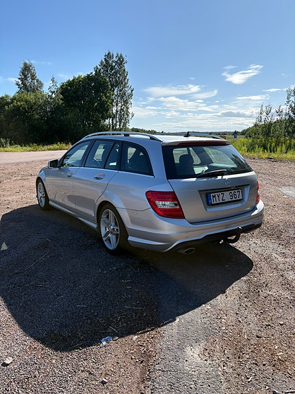Mercedes-Benz C200 2 of 4