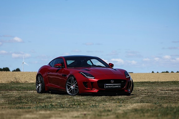 Jaguar F-TYPE 2 of 5