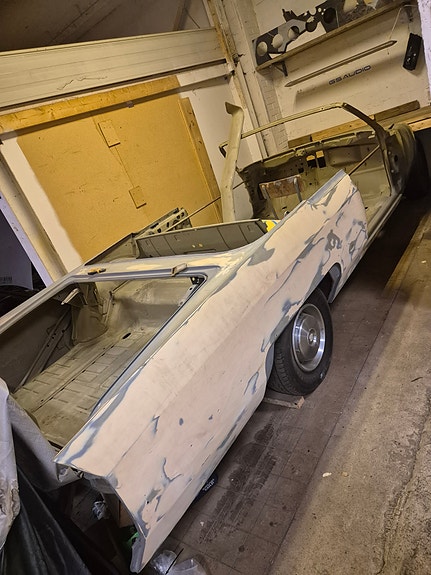 Cadillac Deville 2 of 13
