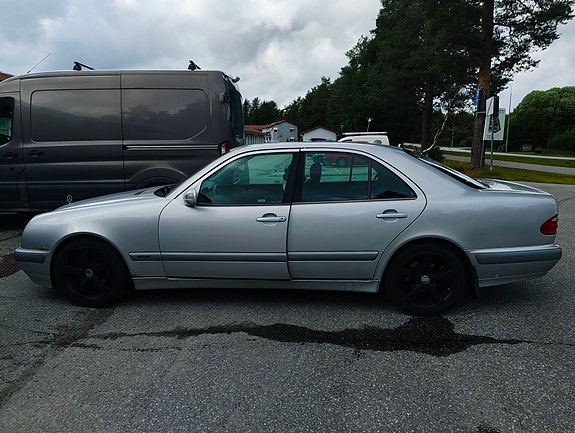 Mercedes-Benz E200 7 of 7