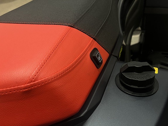 up-moto 650 V-TWIN Limited Edition - red series 9 of 13