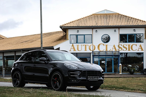 Porsche Macan Turbo 2 of 5