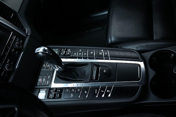 Porsche Macan Turbo 22 of 25