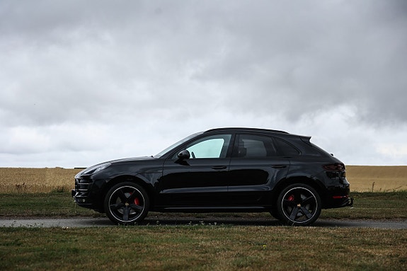 Porsche Macan Turbo 9 of 25