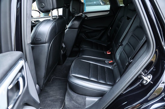 Porsche Macan Turbo 17 of 25