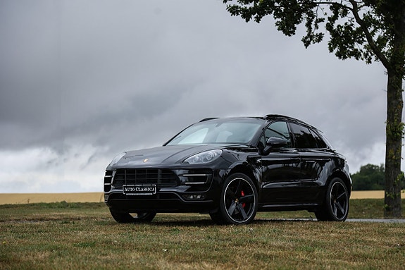 Porsche Macan Turbo 5 of 5