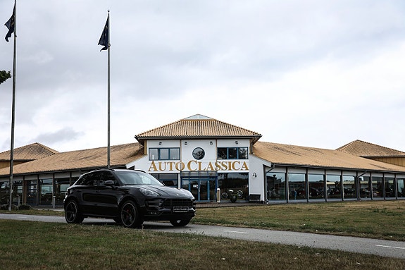 Porsche Macan Turbo 4 of 5