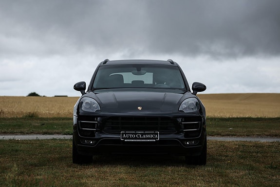 Porsche Macan Turbo 6 of 25