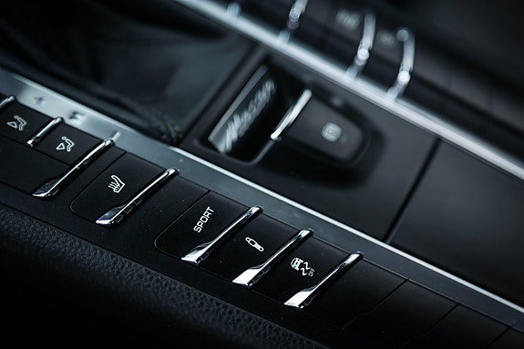 Porsche Macan Turbo 25 of 25