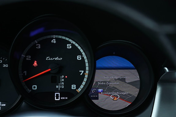 Porsche Macan Turbo 20 of 25