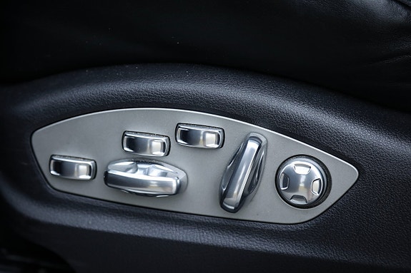 Porsche Macan Turbo 23 of 25