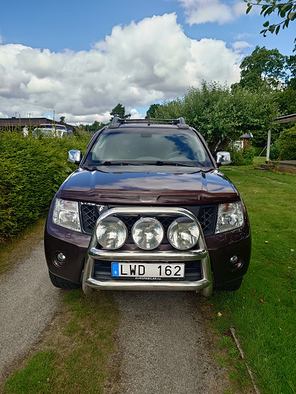Nissan Navara 2 of 12