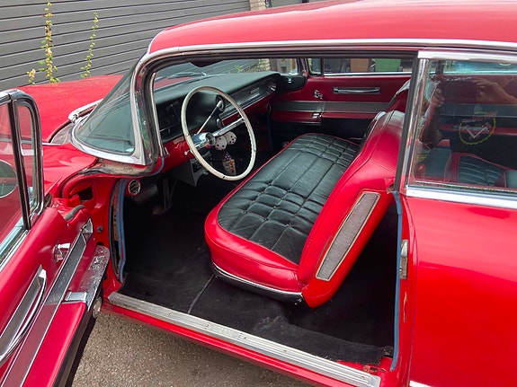 Cadillac Deville 3 of 5