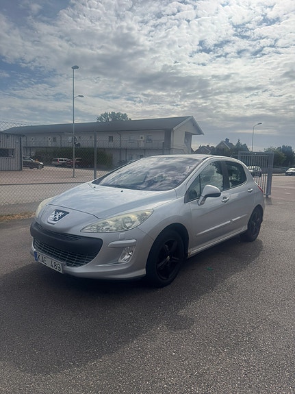 Peugeot 308 2 of 6