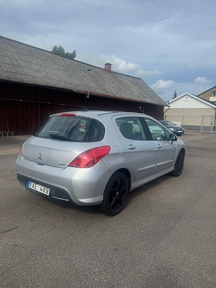Peugeot 308 4 of 6