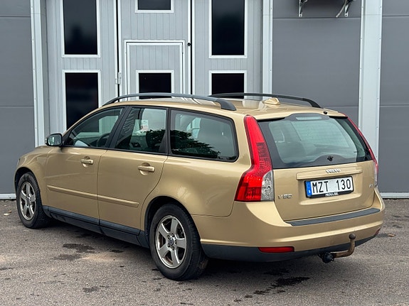 Volvo V50 4 of 5